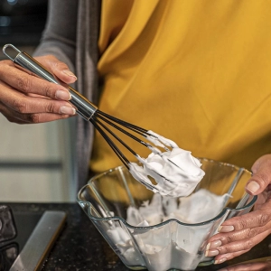 Batedor de claras/fouet cabo inox 25cm linha black